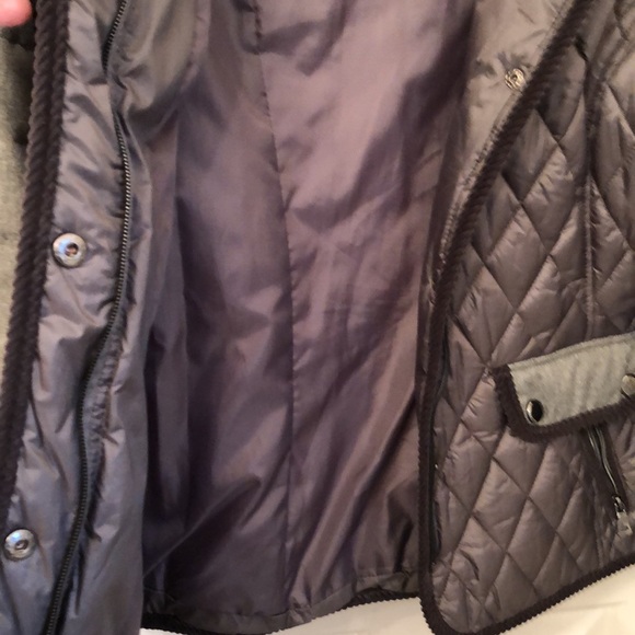 Light quilted grey jacket,worn 2-3 times,hidden hood.Excellent condition - Picture 5 of 7